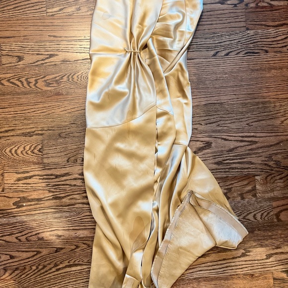 Two piece v Chatman set - Picture 2 of 4